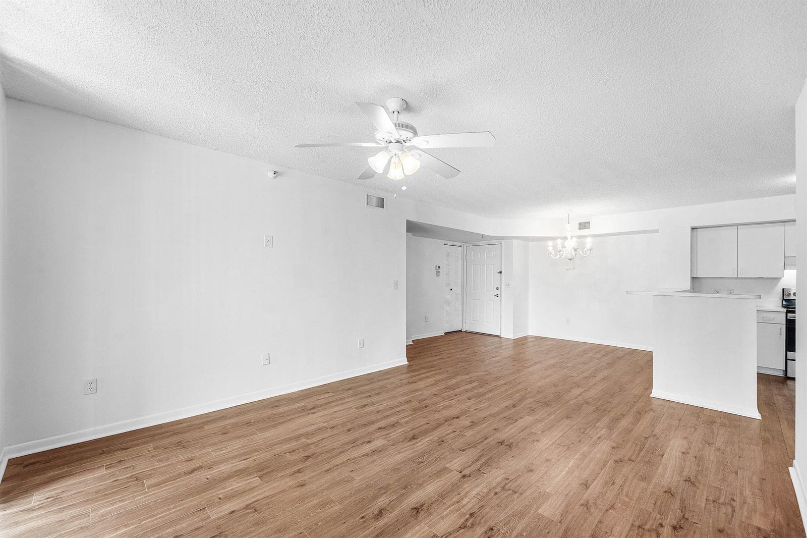 167 YACHT CLUB Way 205 photo 7