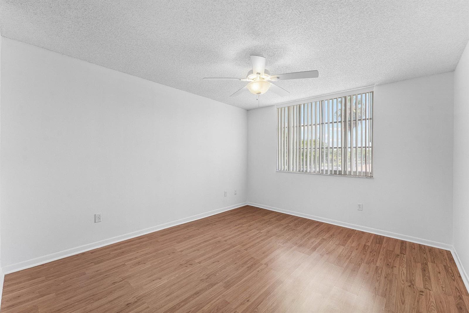 167 YACHT CLUB Way 205 photo 20
