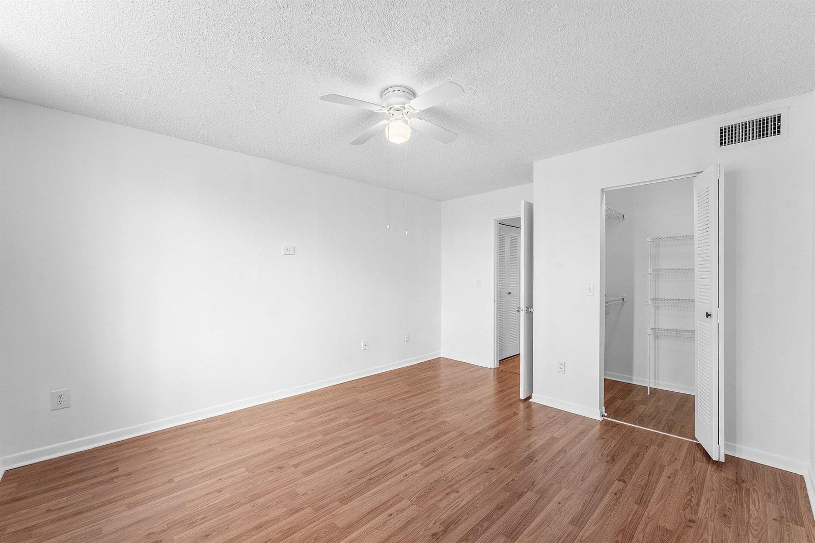 167 YACHT CLUB Way 205 photo 19