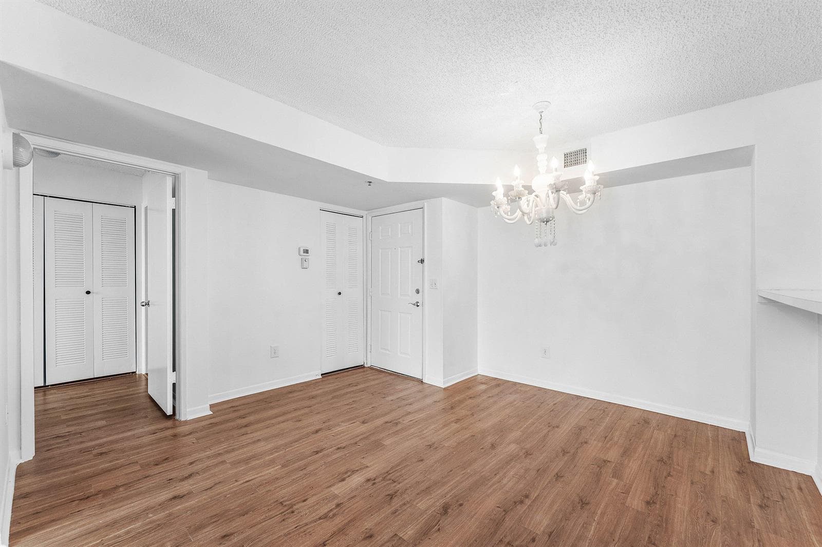 167 YACHT CLUB Way 205 photo 4