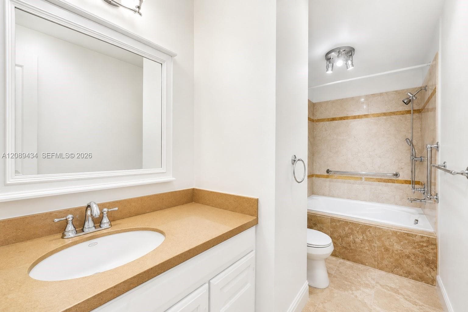 1000 Parkview Dr 614 photo 10