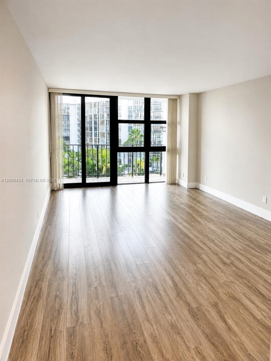 1000 Parkview Dr 614 photo 8