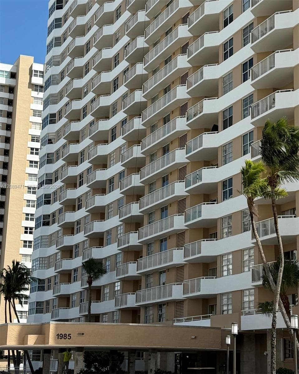 1985 S Ocean Dr 21H photo 3