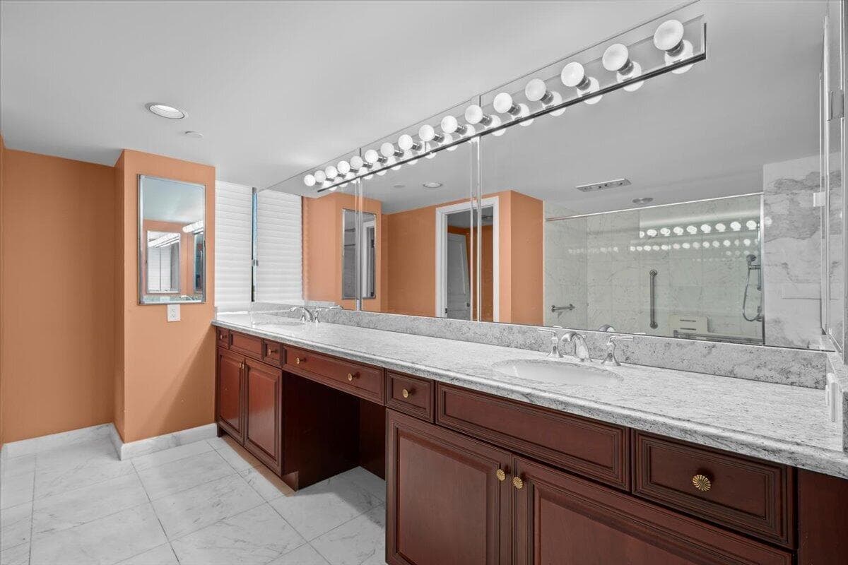100 Lakeshore Drive 558 photo 23