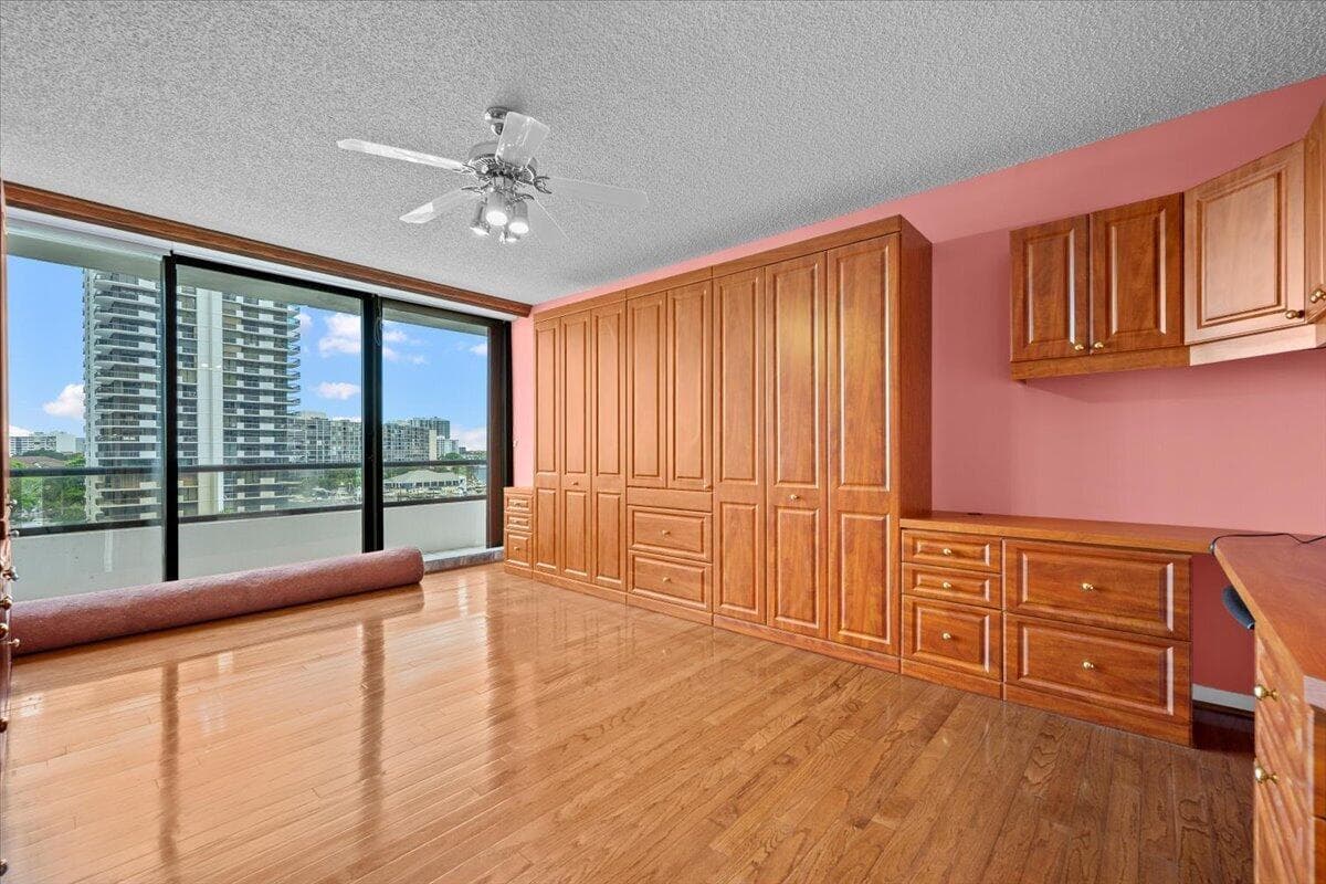 100 Lakeshore Drive 558 photo 12