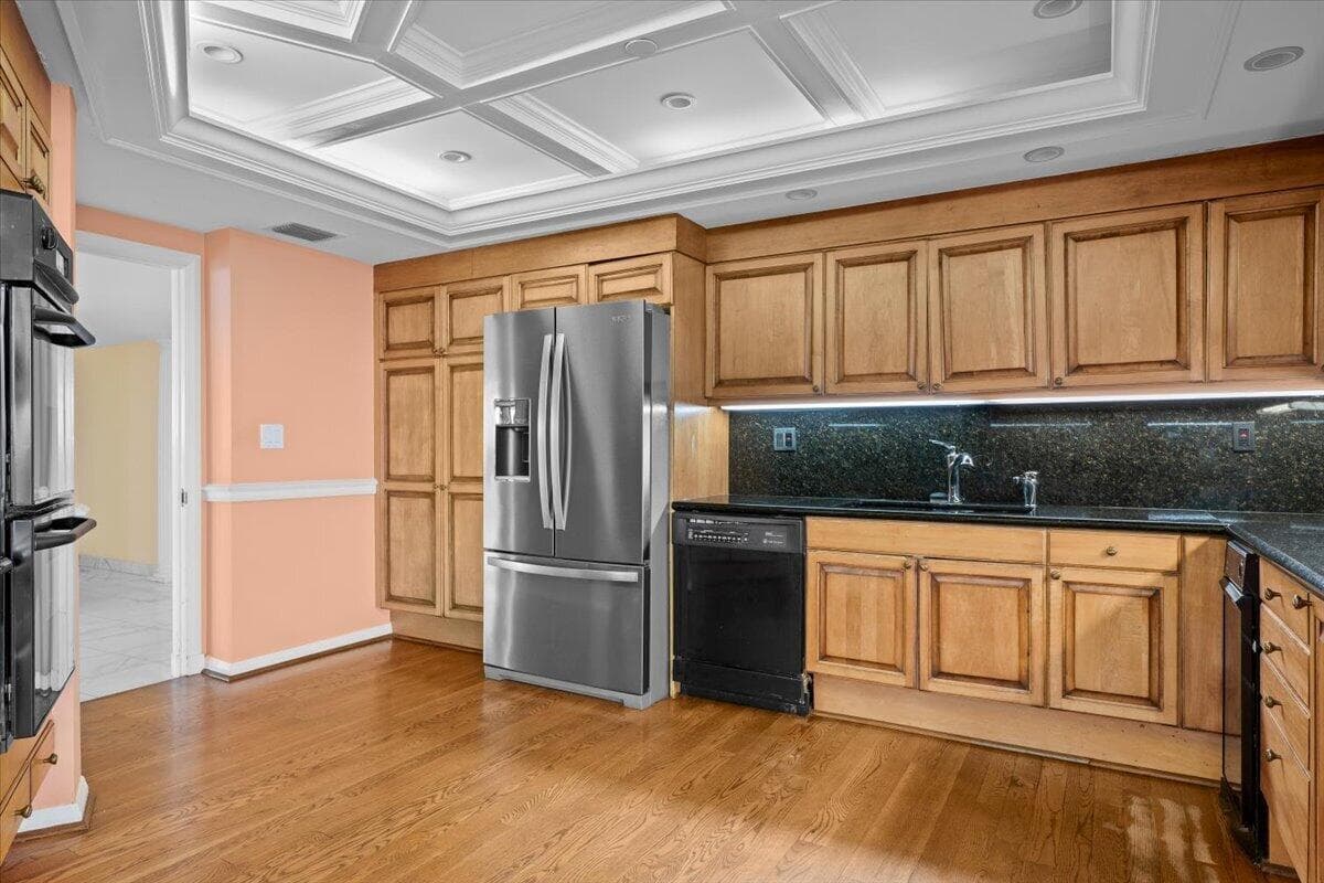 100 Lakeshore Drive 558 photo 20