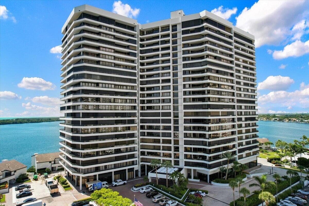 100 Lakeshore Drive 558 photo 24