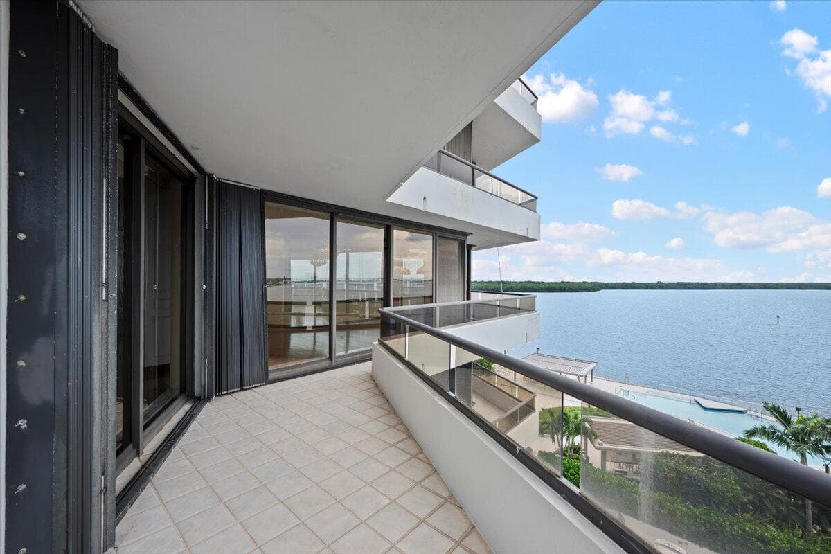 100 Lakeshore Drive 558 photo 15