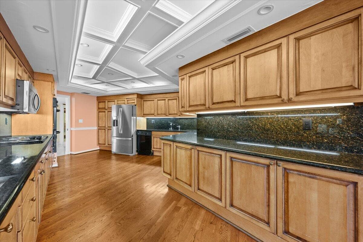 100 Lakeshore Drive 558 photo 11