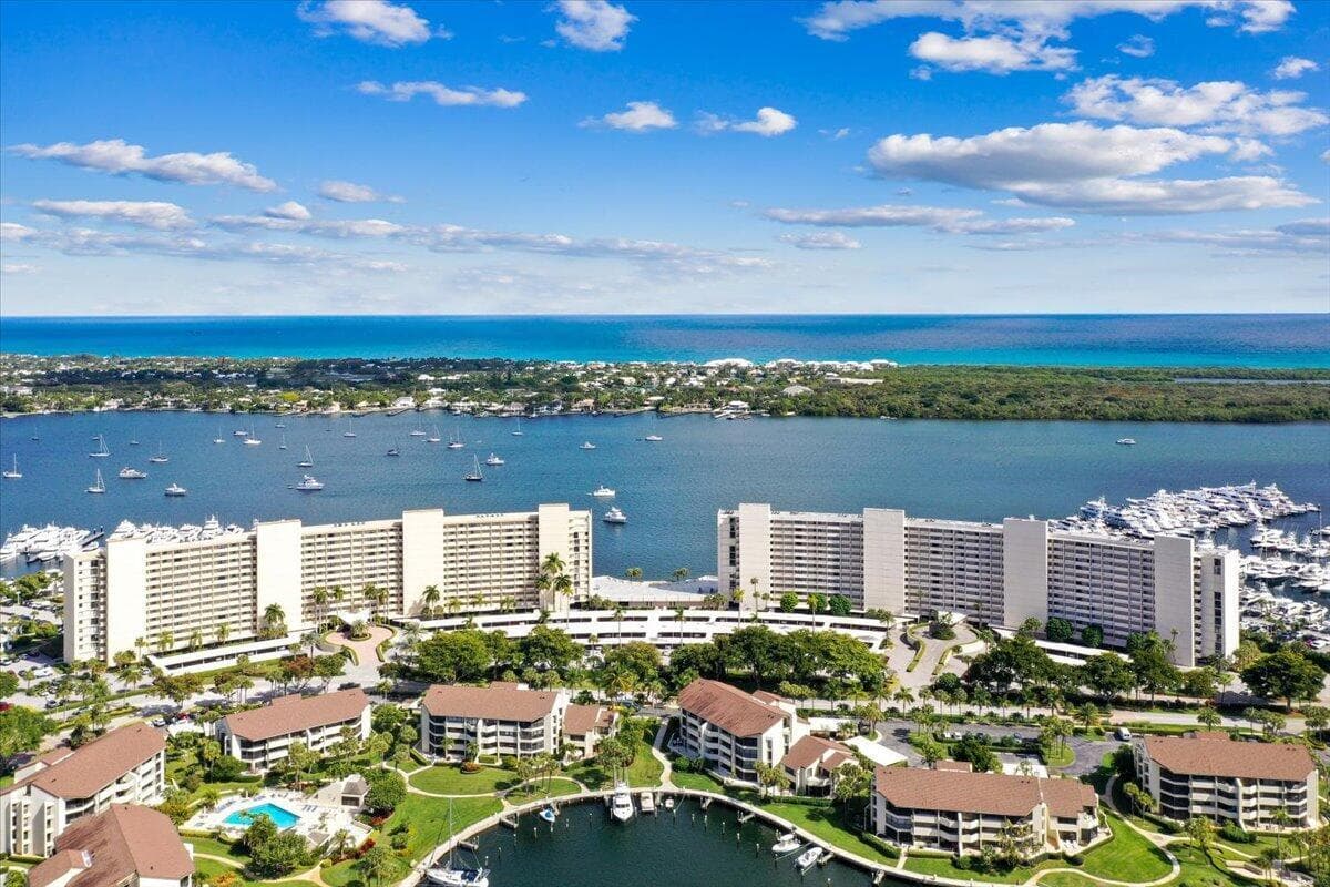 120 Lakeshore Drive 4360 photo 20