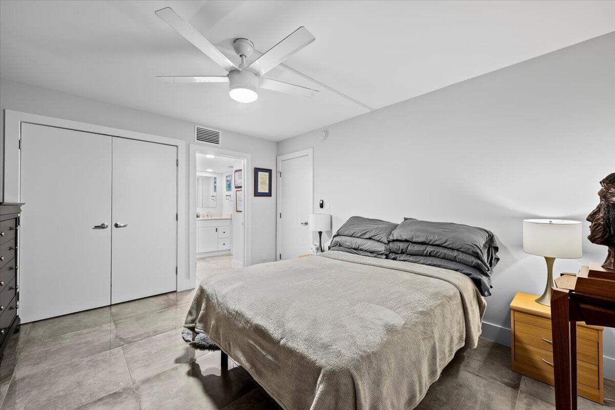 120 Lakeshore Drive 4360 photo 15