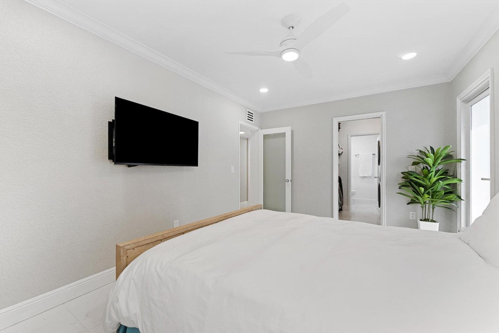 990 CASUARINA Road 4 photo 15