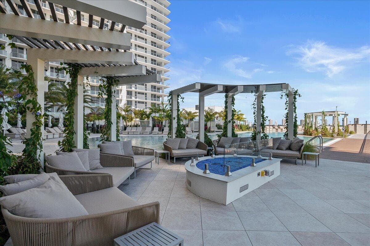 220 Lake Shore Drive 1413 photo 17