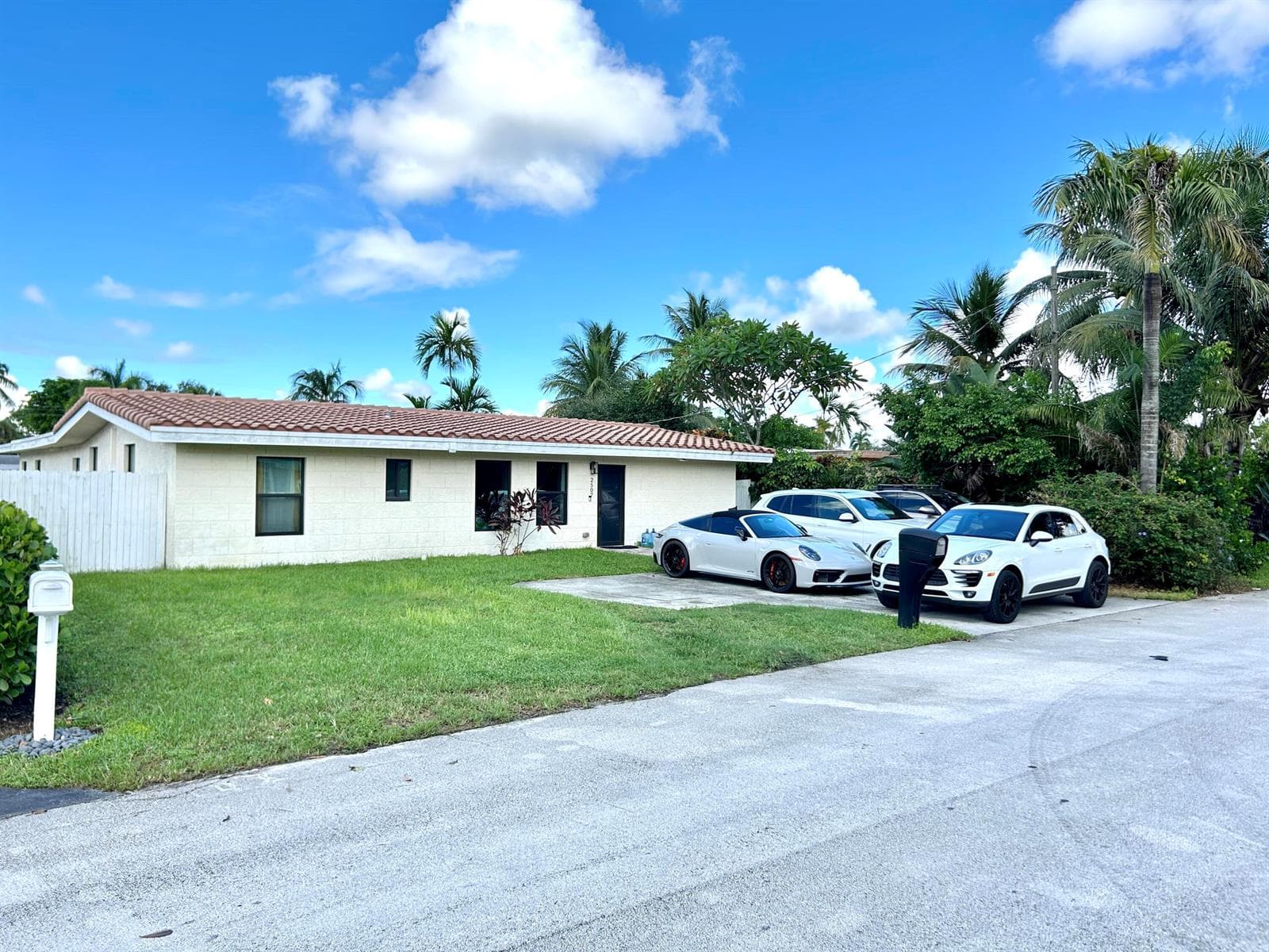 2507 BIMINI Lane photo 2