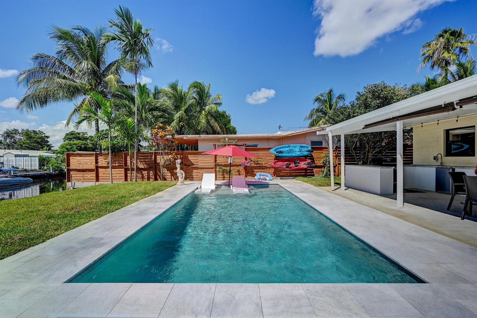 2507 BIMINI Lane photo 1