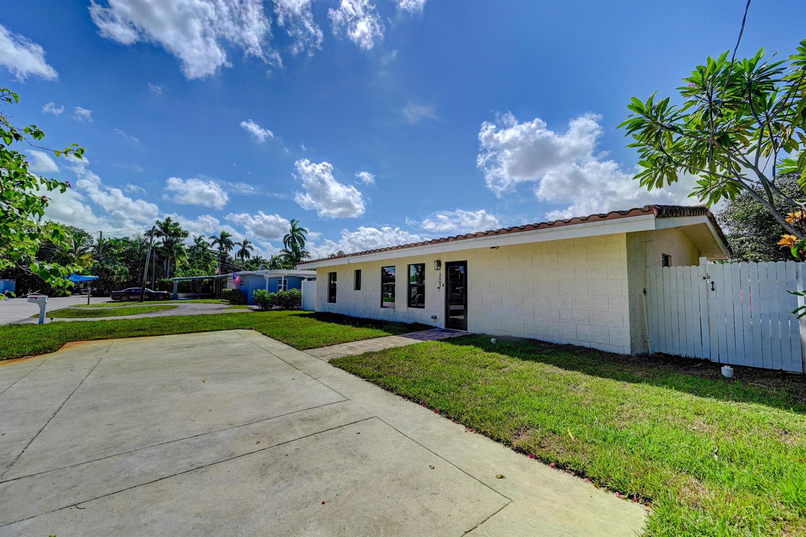 2507 BIMINI Lane photo 4