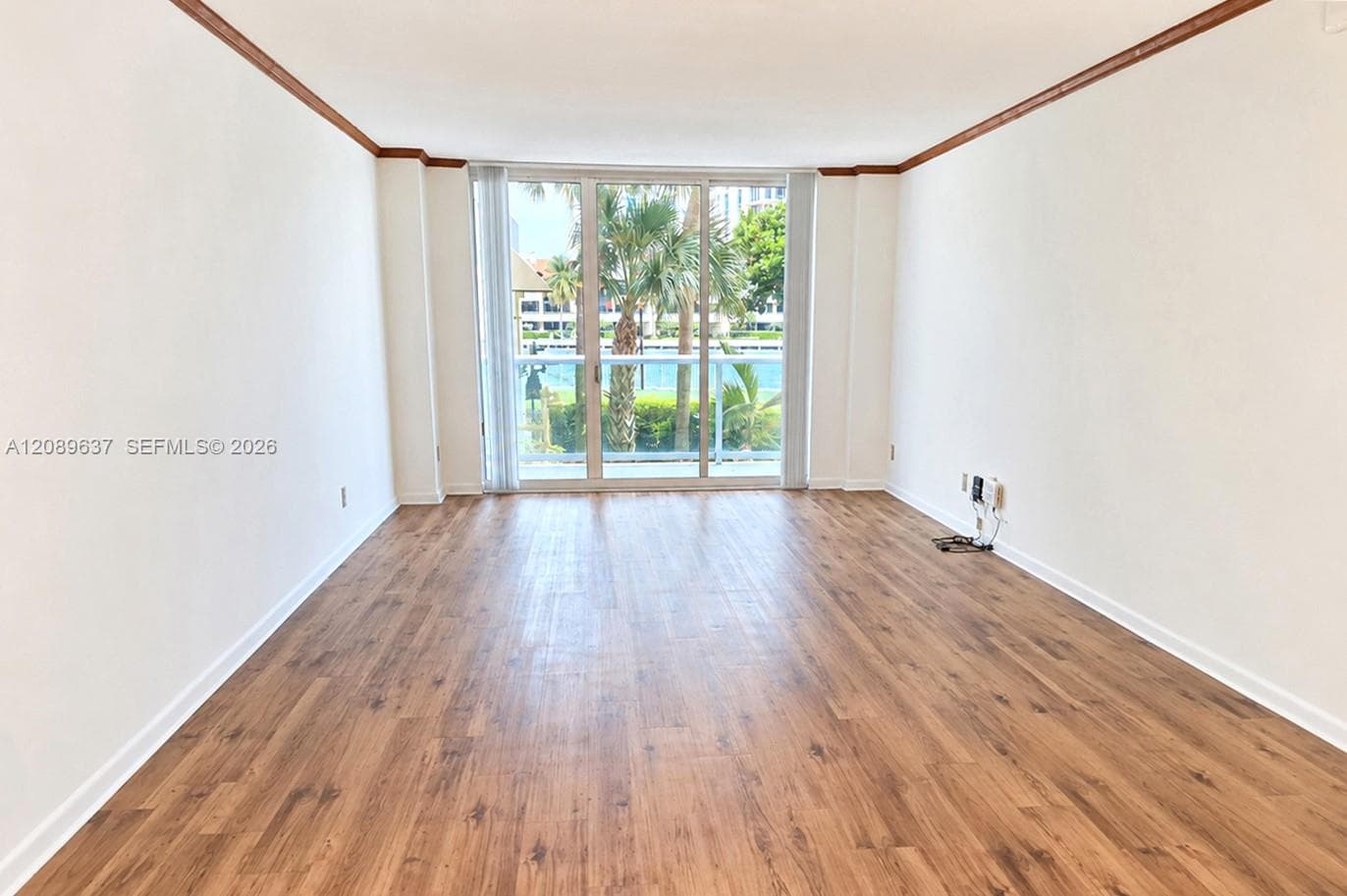 19390 Collins Ave 119 photo 3