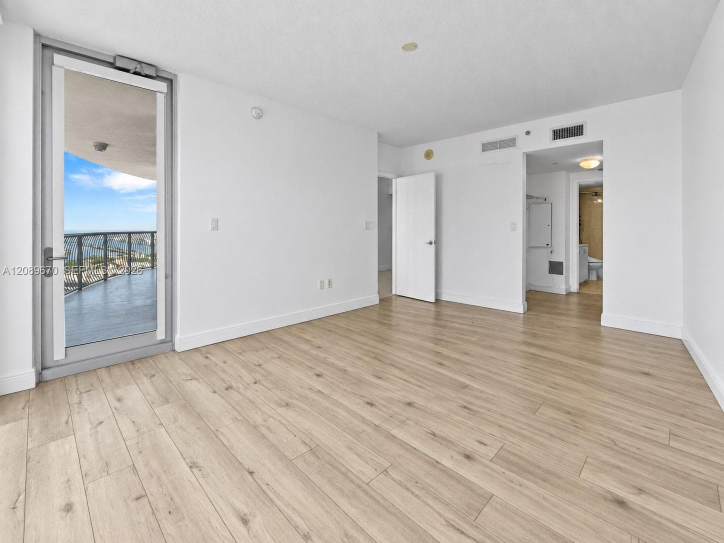 1750 N Bayshore Dr 4901 photo 12
