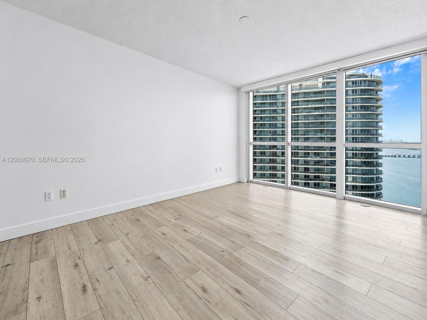 1750 N Bayshore Dr 4901 photo 11