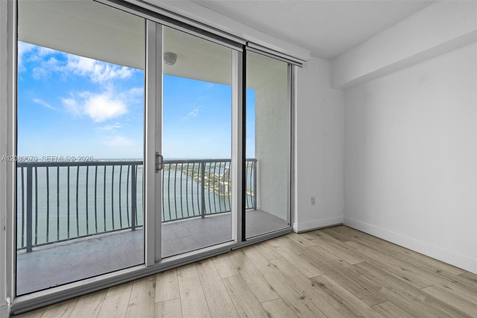 1750 N Bayshore Dr 4901 photo 19