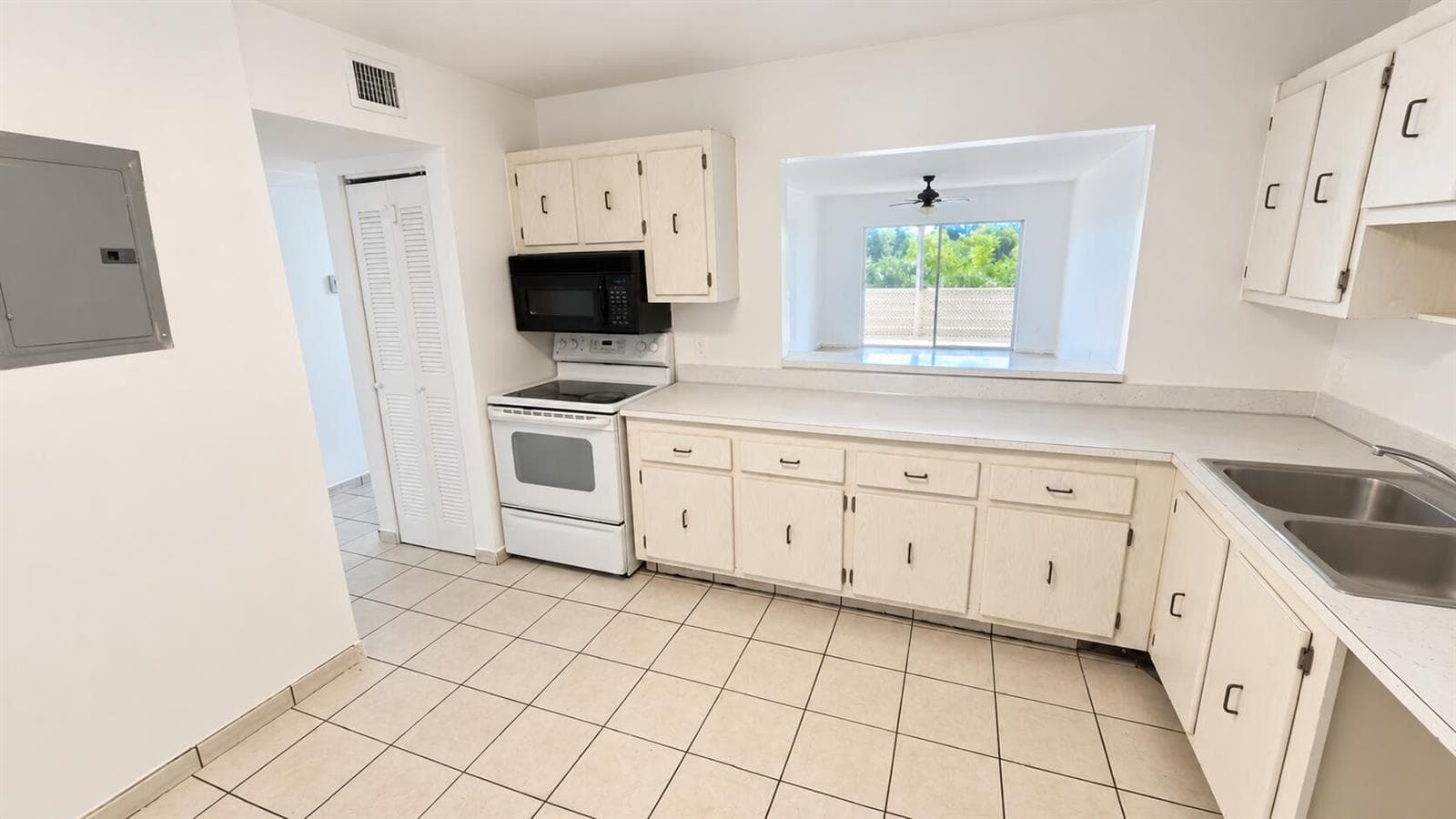 4131 STIRLING 305 photo 5