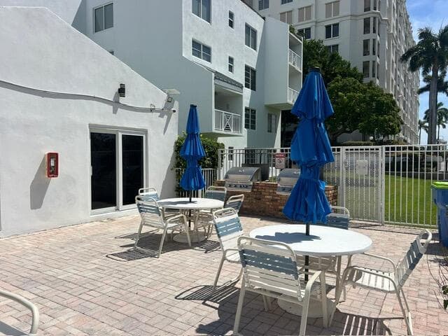 2860 NE 14th Street Causeway 405 D photo 6