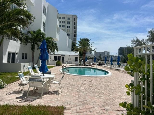 2860 NE 14th Street Causeway 405 D photo 4