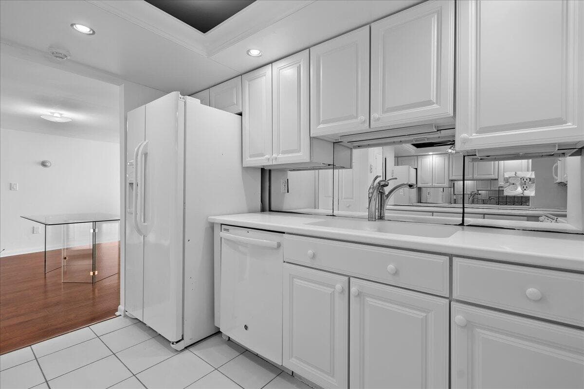 5200 N FLAGLER Drive 2402 photo 21