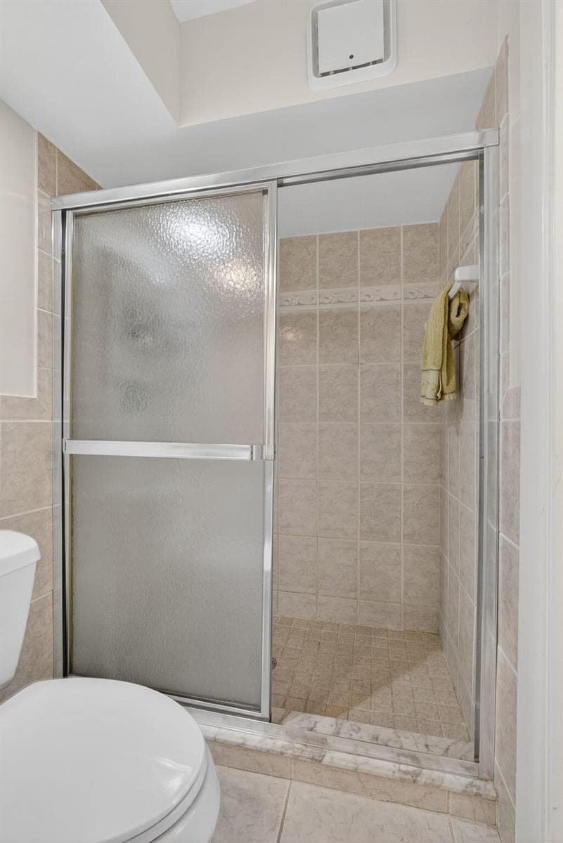 111 Shore Court 301 photo 23