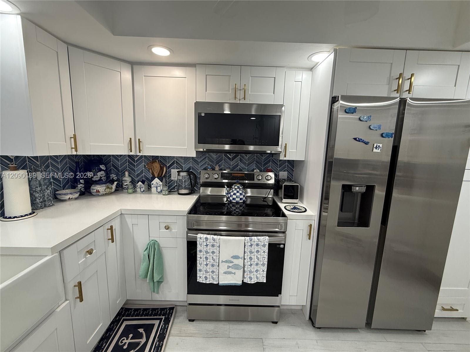 303C photo 11