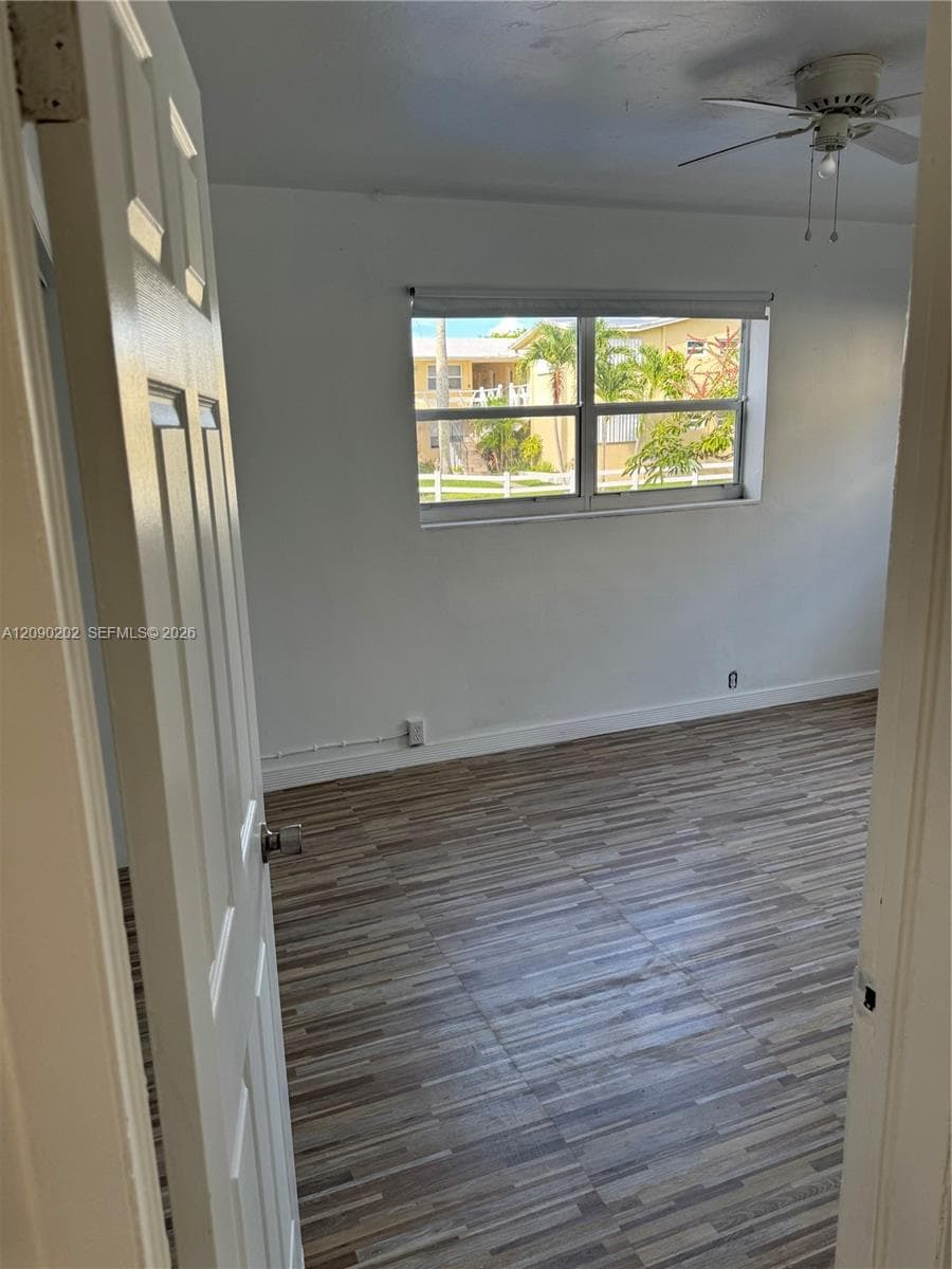 1765 Venice Ln 4E photo 8