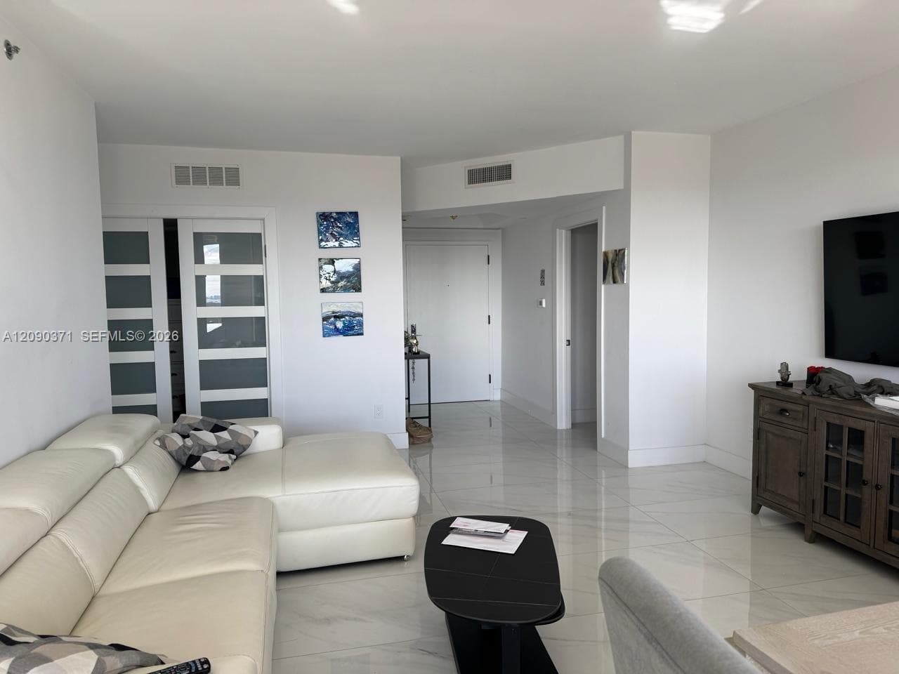 2000 Island Blvd 2808 photo 8