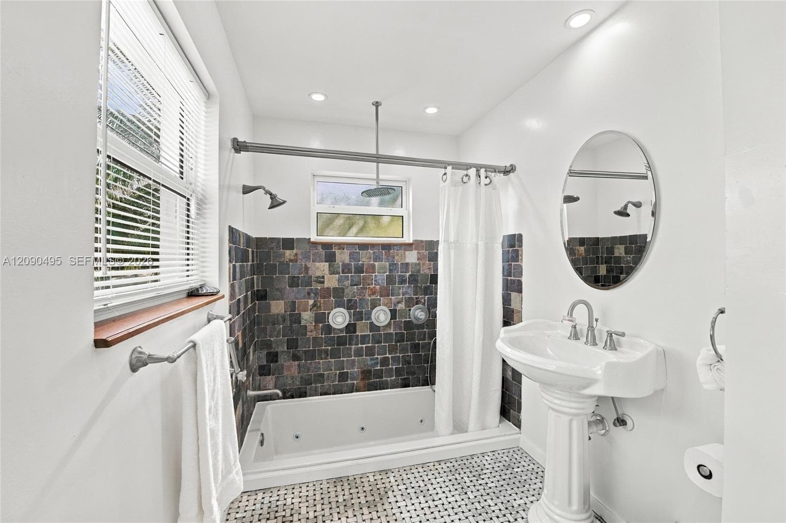 4540 SW 28th Ter photo 18