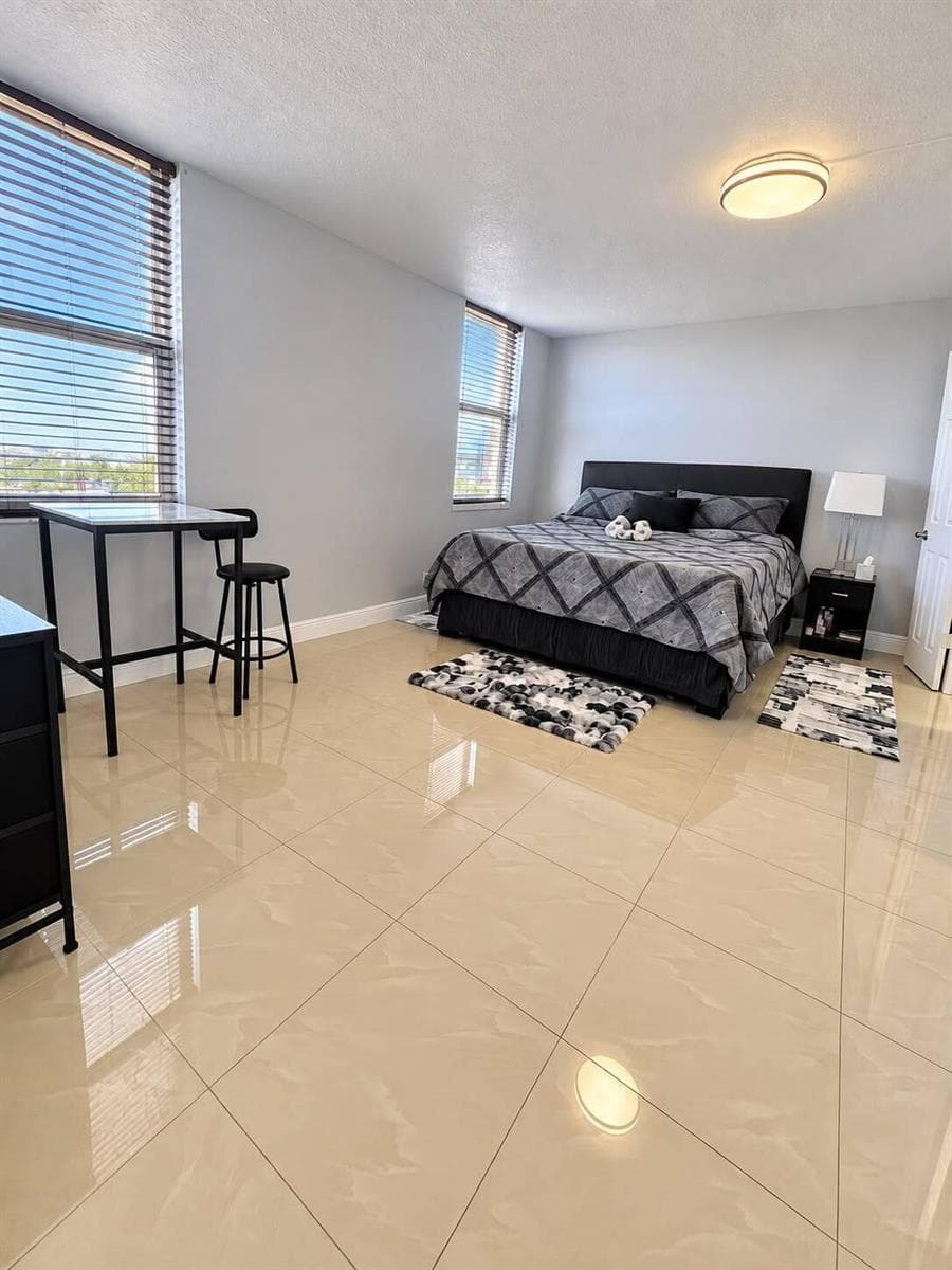 427 GOLDEN ISLES Drive 10D photo 3