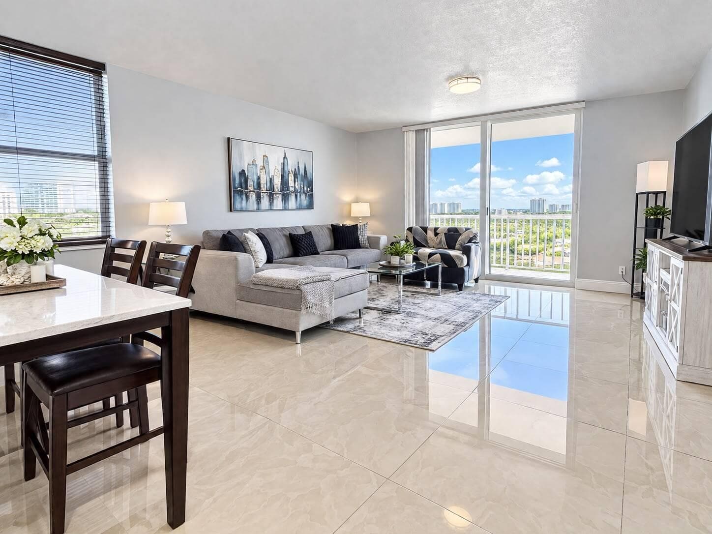 427 GOLDEN ISLES Drive 10D photo 1