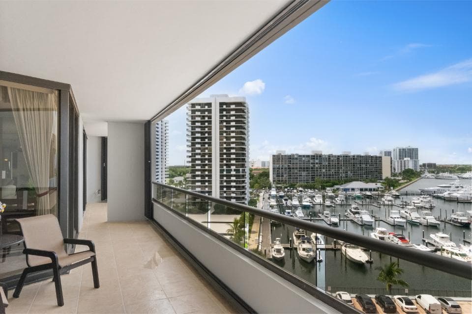 100 Lakeshore Drive 754 photo 17