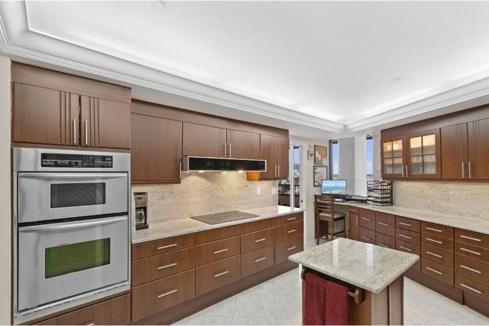 100 Lakeshore Drive 754 photo 12