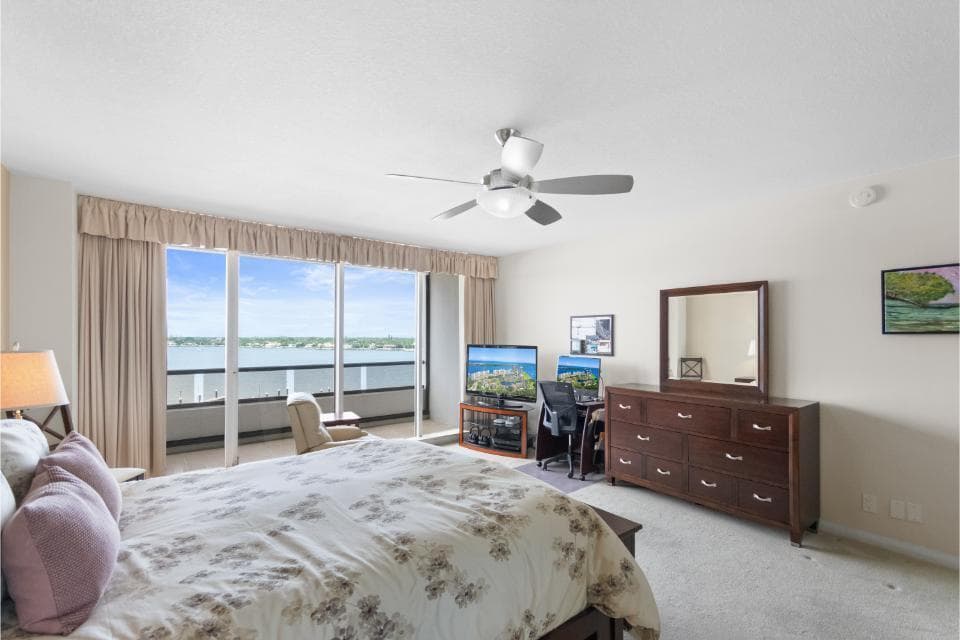 100 Lakeshore Drive 754 photo 20