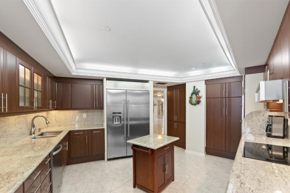 100 Lakeshore Drive 754 photo 11