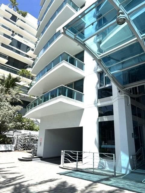 9401 W Collins Ave 303 photo 3