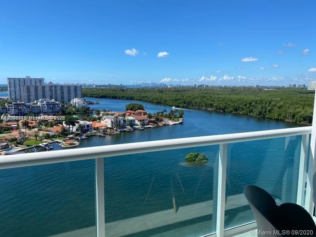400 Sunny Isles Blvd 1719 photo 2