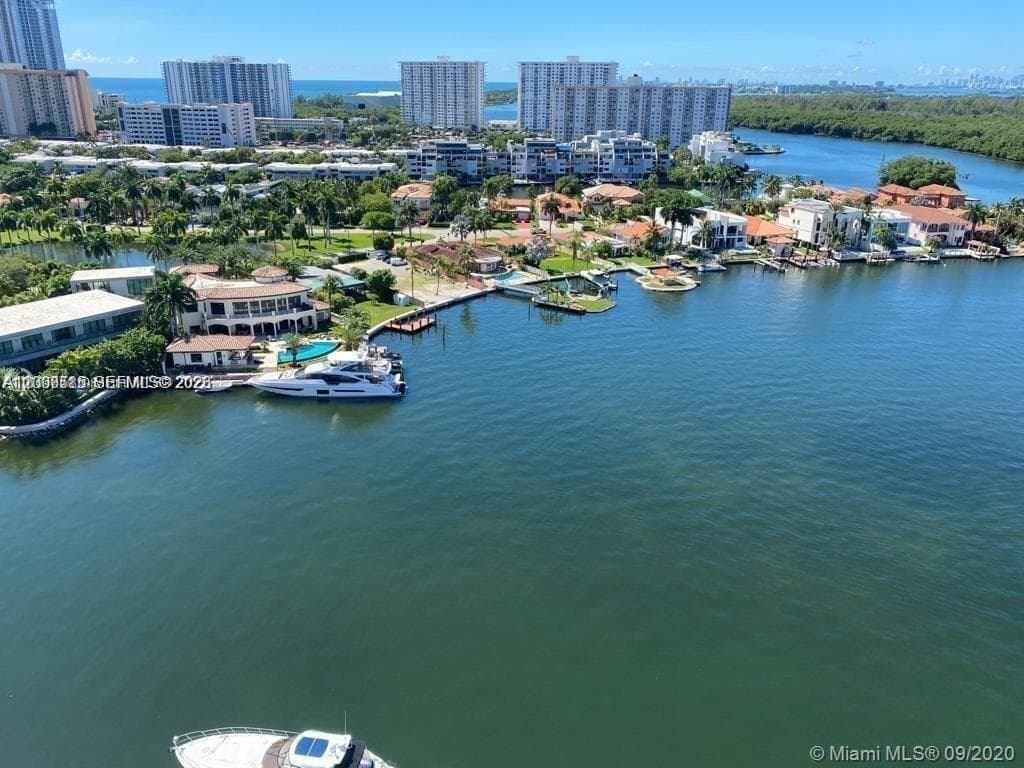 400 Sunny Isles Blvd 1719 photo 6