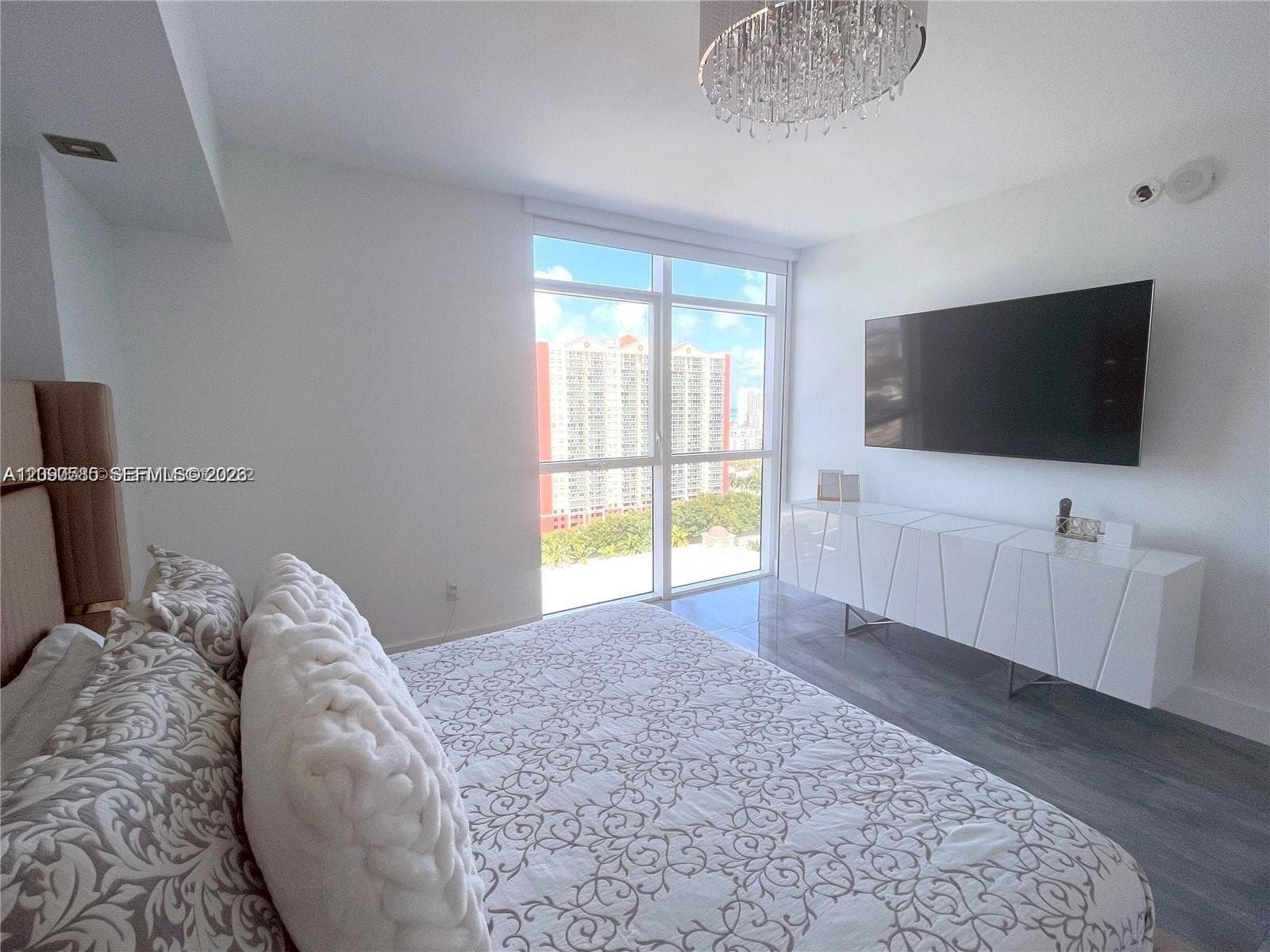 400 Sunny Isles Blvd 1719 photo 16