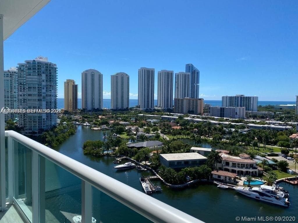 400 Sunny Isles Blvd 1719 photo 3