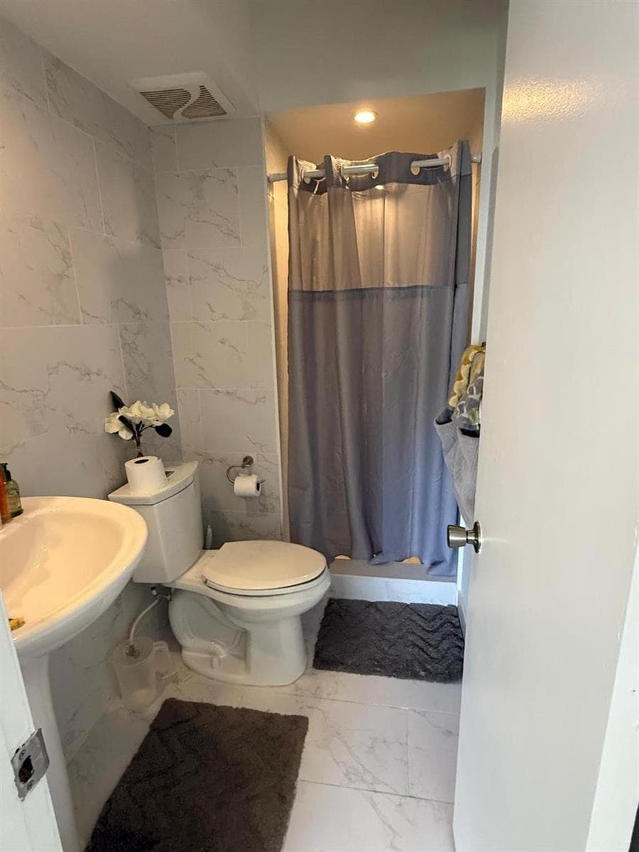 2901 NE 51st Street 3 photo 11
