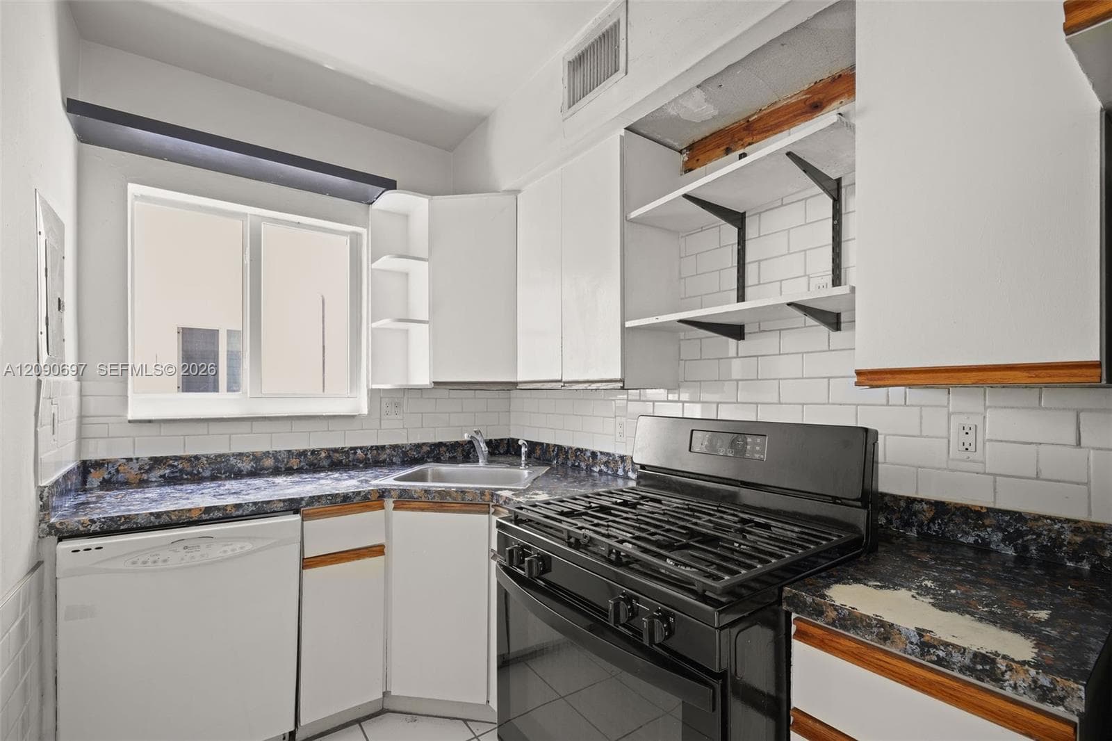 1130 Venetian Way 1D photo 17