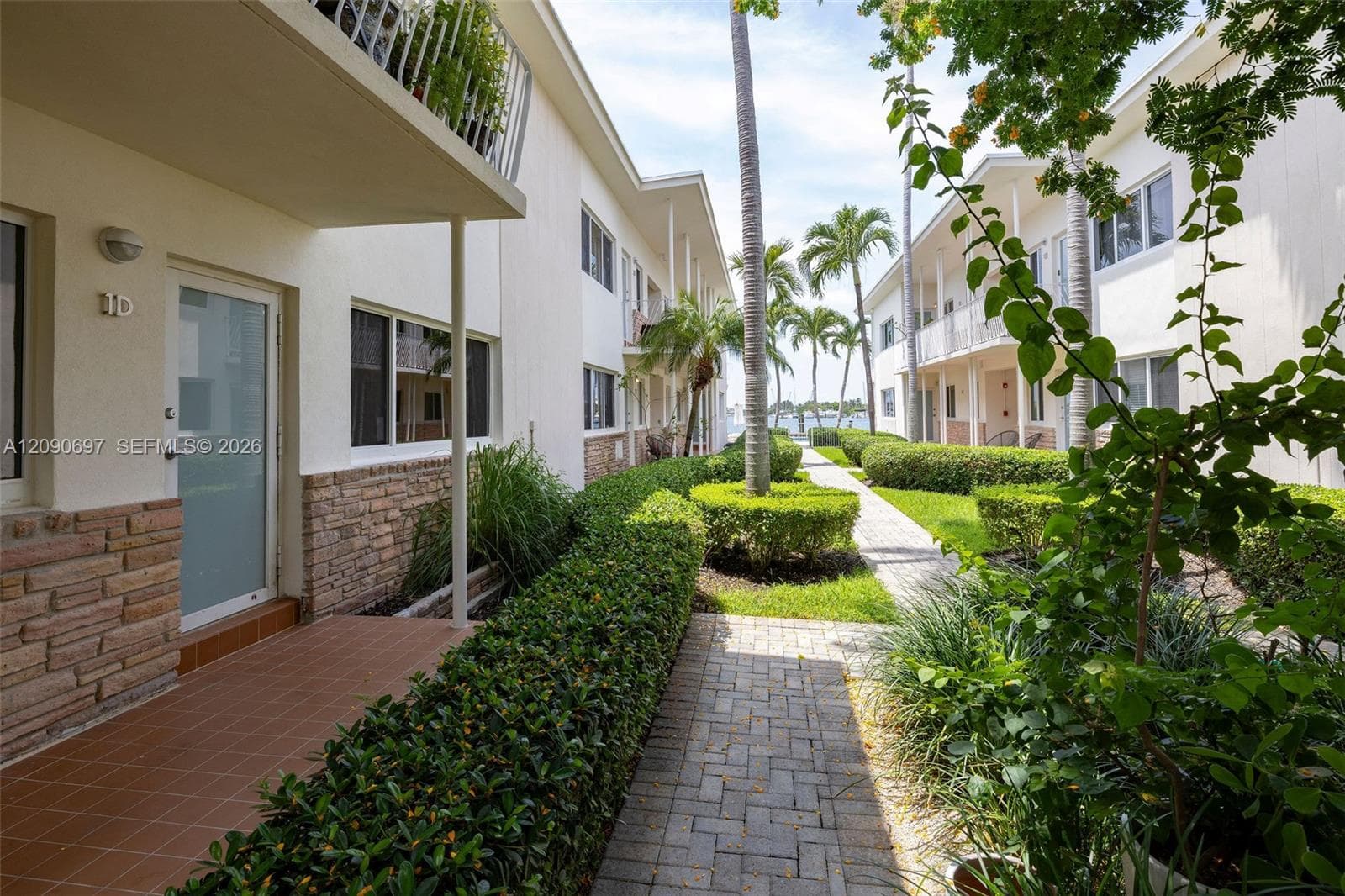1130 Venetian Way 1D photo 12