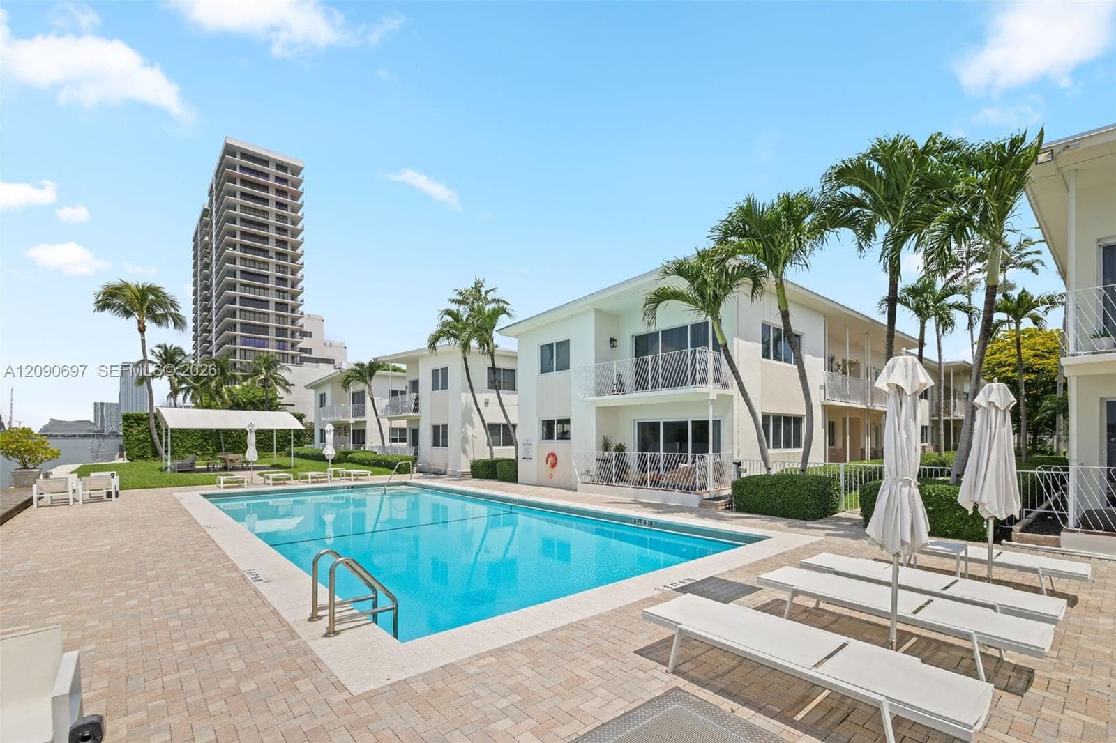 1130 Venetian Way 1D photo 9