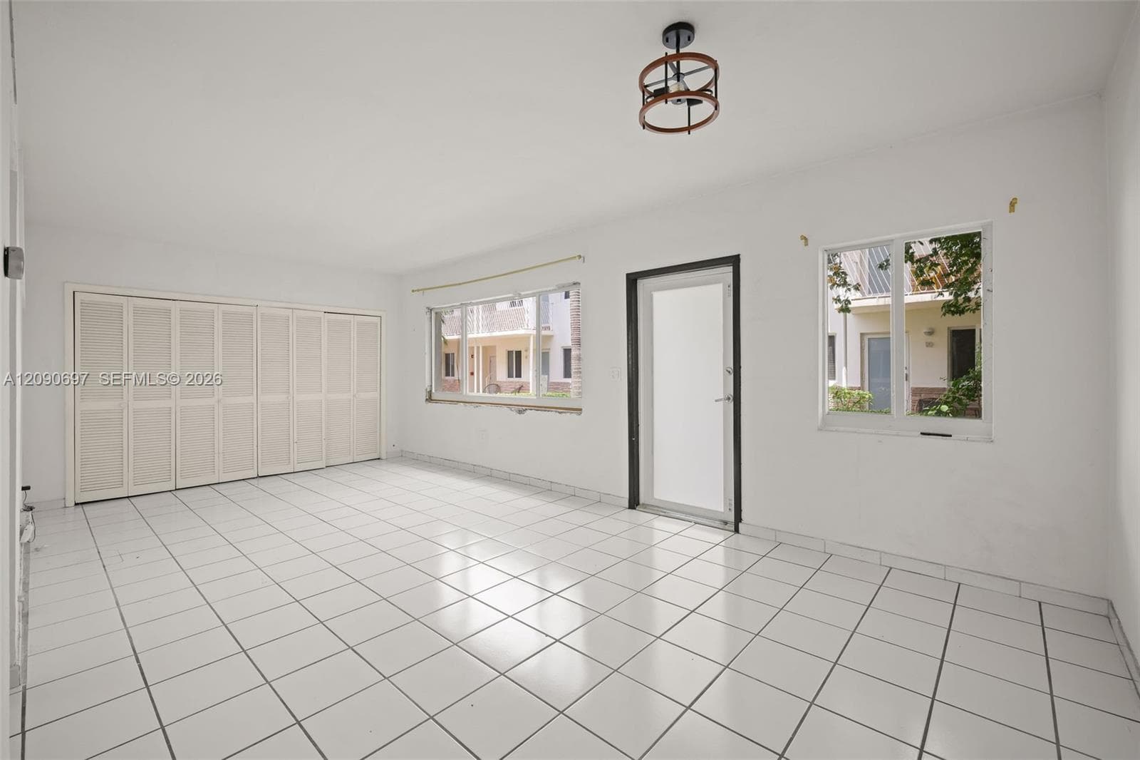 1130 Venetian Way 1D photo 18