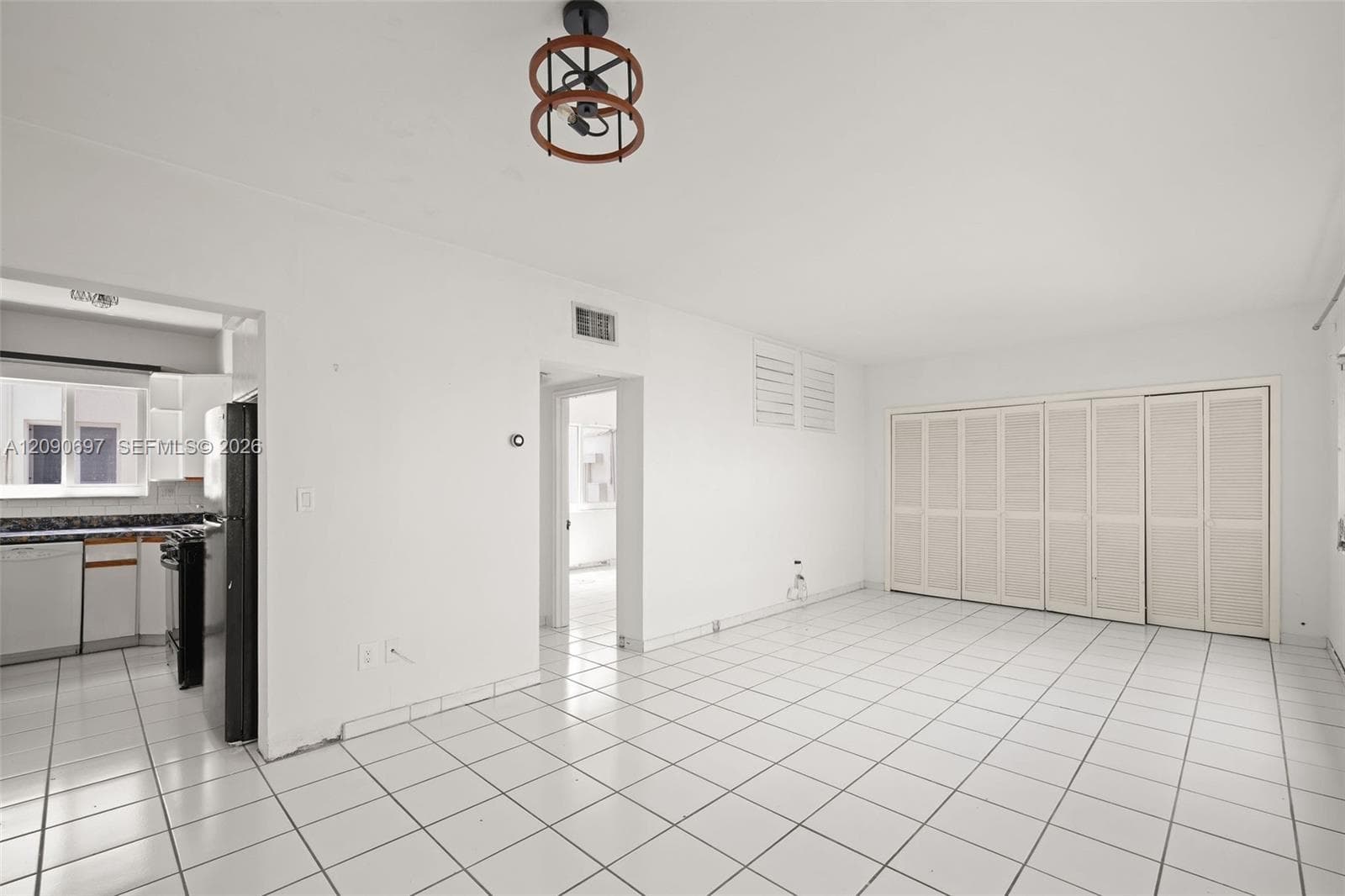 1130 Venetian Way 1D photo 15